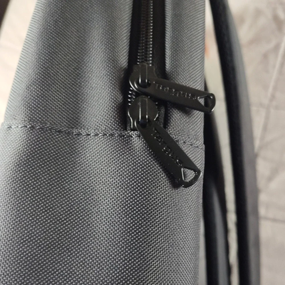 Targus hold laptops sleek